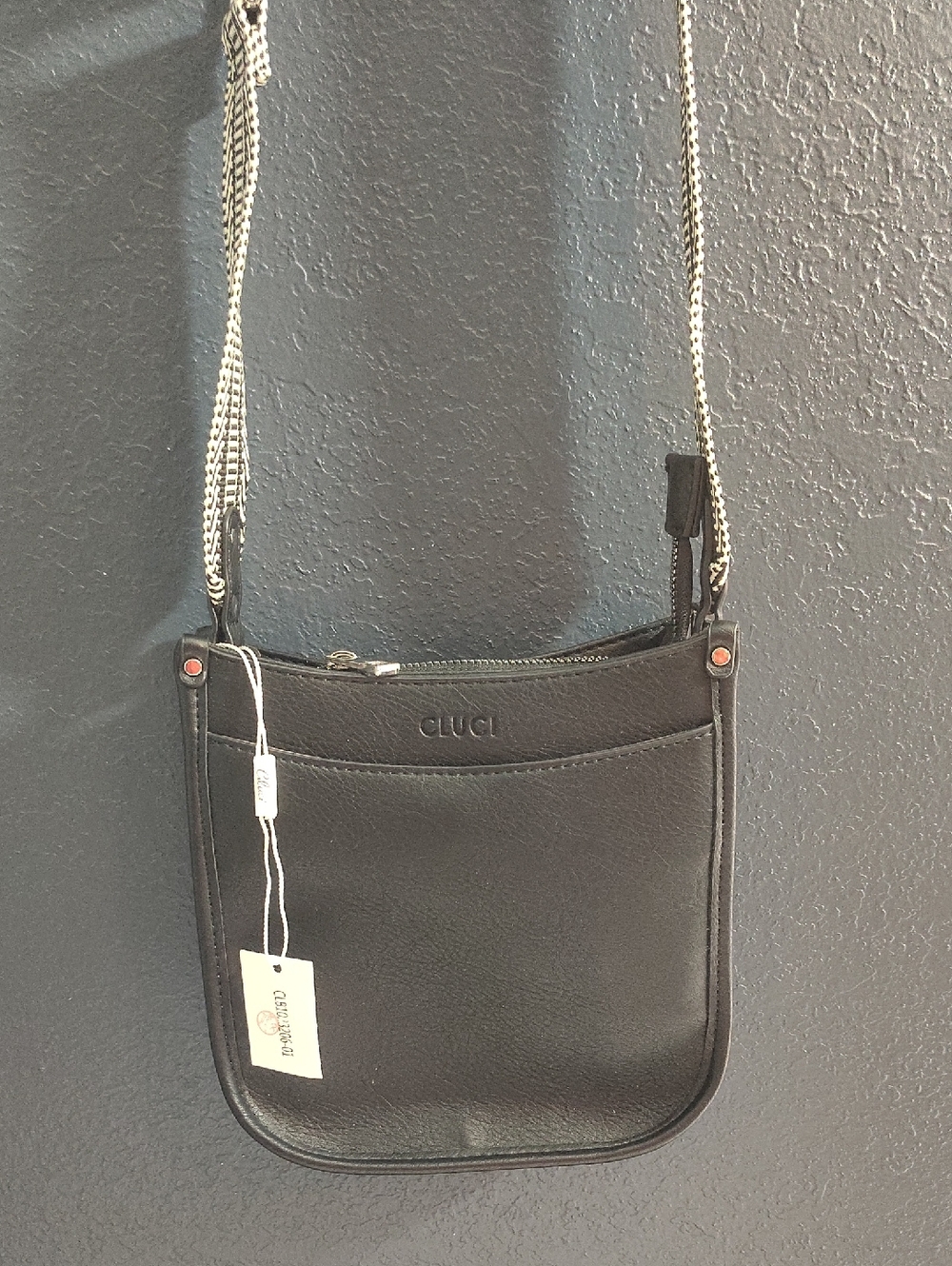 CLUCI Black  Crossbody Bag With Wide Strap.